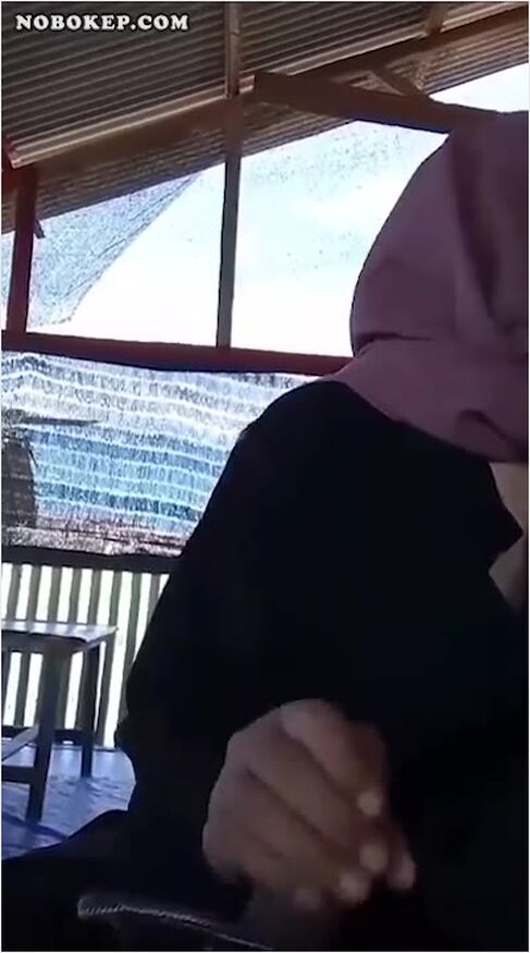 Bokep Indo Jilbab Kocokin Punya Ayang Sebelum Disepong