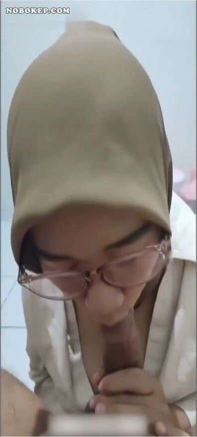 Bokep Indo Jilbabers Binal Sepong Kontol Pacar Viral