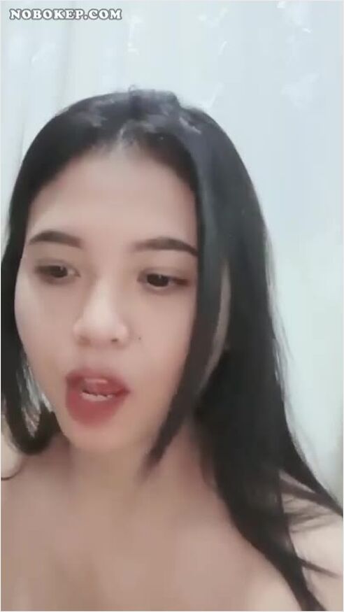 Bokep Indo Mbak Izzy Bugil Remas Toket Live
