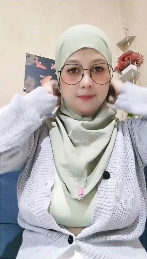 Bokep Jilbab - Kangen Lihat Tante Miumiu Hijab Stw Remas Buah Dada