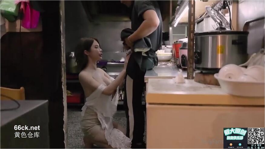 While The Restaurant Kitchen Is Busy - Sin Yuri