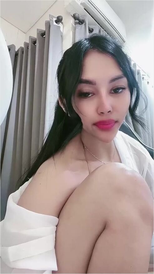 Selena Honey Makin Cantik Tampil Binal Id 16080913 Mango