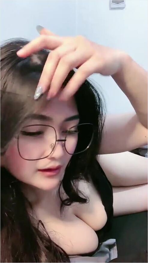 Rebahan Bareng Zara Jadi Pengen Nyusu Id 71966778 Mango
