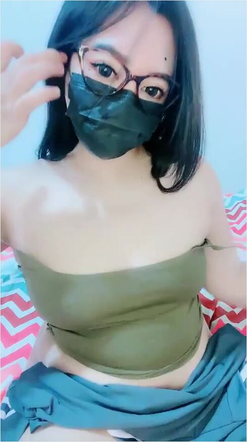 Kak Nisrina Berkacamata Jembut Spill Lendir Memeknya