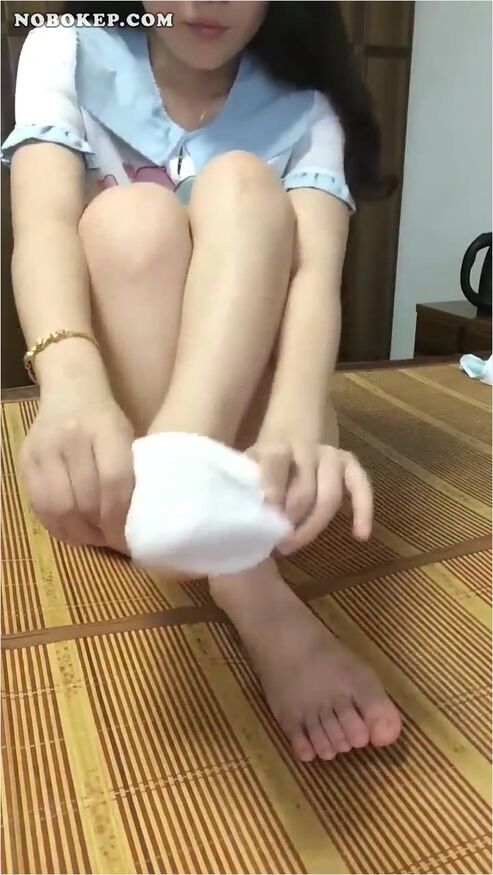 Bokep Indo Gadis Mungil Berkacamata Bugil Colok Memek - Indo Bokep
