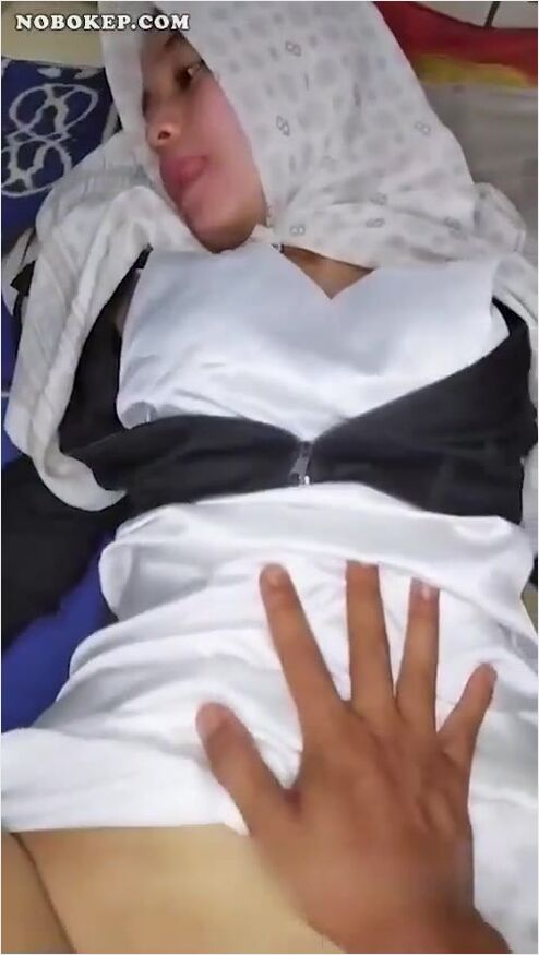 Bokep Indo Ngewe Jilbab Hyperseks Sampe Crot Berkali2