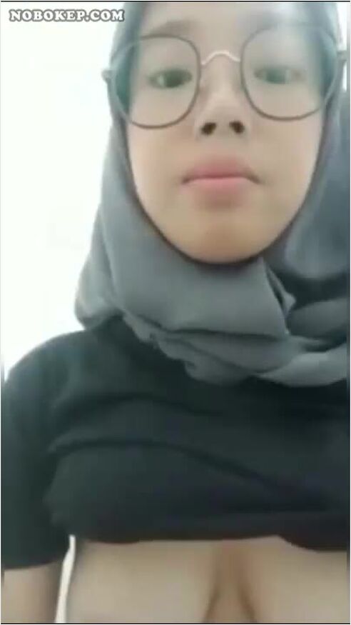 Bokep Indo Nina Jilbab Pap Remas Toket Manja