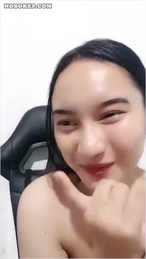 Bokep Indo Miss Antika Setengah Bugil Remas Nenen