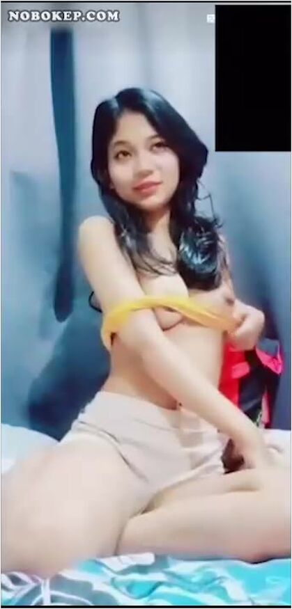 Bokep Indo Vcs Gadis 19Yo Remas Susu Manjah