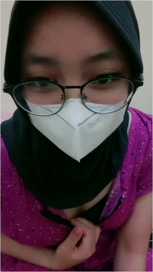 Bokep Jilbab - Miss Bi Ukhti Mulai Berani Pamer Belahan