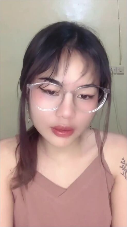 Si Cantik Kacamata Bebbyyy Sudah Berani Spill Uting Hot51