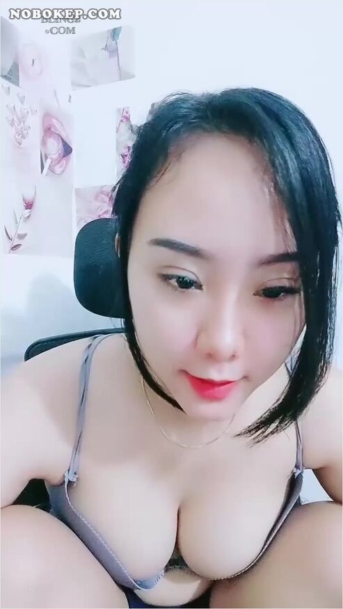 Bokep Indo Clarisa Manyun Cakep Pamer Buah Dada