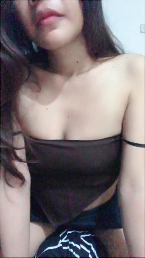 Tasya Sange Uting Menonjol Ebot Guling Dream
