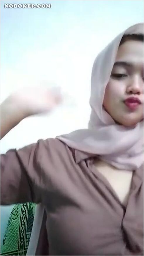 Bokep Indo Jilbaber Cantik Remas Tetek Godain Pascol