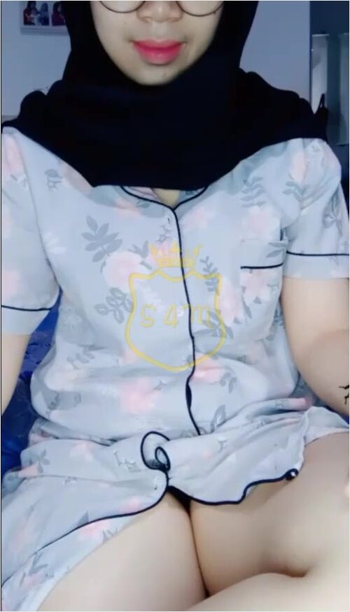 Bokep Jilbab - Muti Jilbab Biru Tua Show Toket Hot Godain Pascol