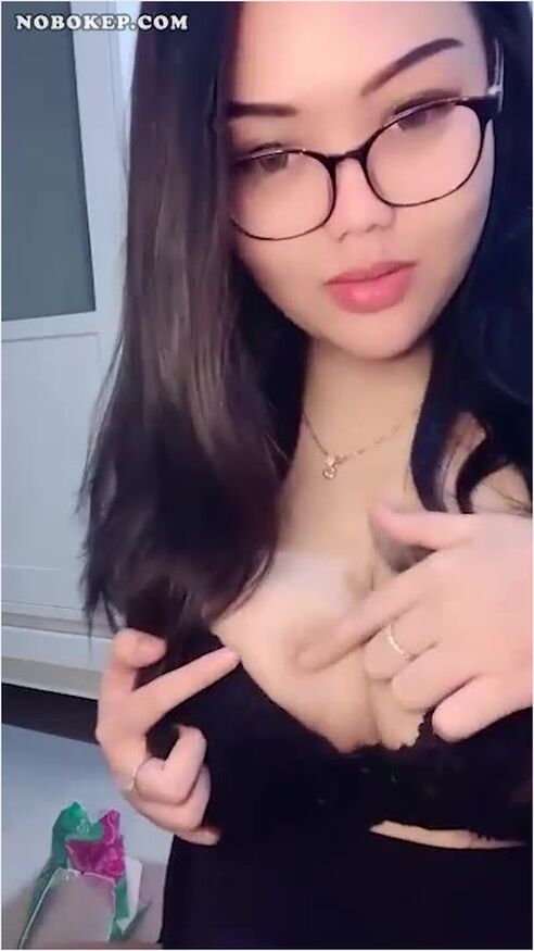 Bokep Indo Kak Nayasa Sange Remas Tetek Hot51