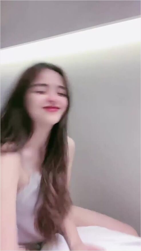 Hella Ayang Cantik Gigit Bibir Ebot Santuy Id 30012292 Mango