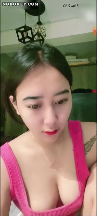 Bokep Indo Live Host Cantik Suka Pamerin Toketnya