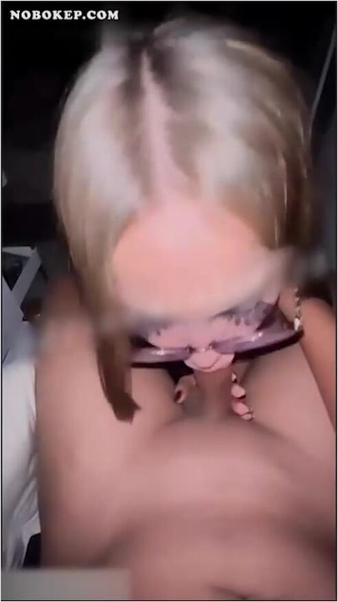 Bokep Indo Adriana Safia Isap Kontol Pacar Viral