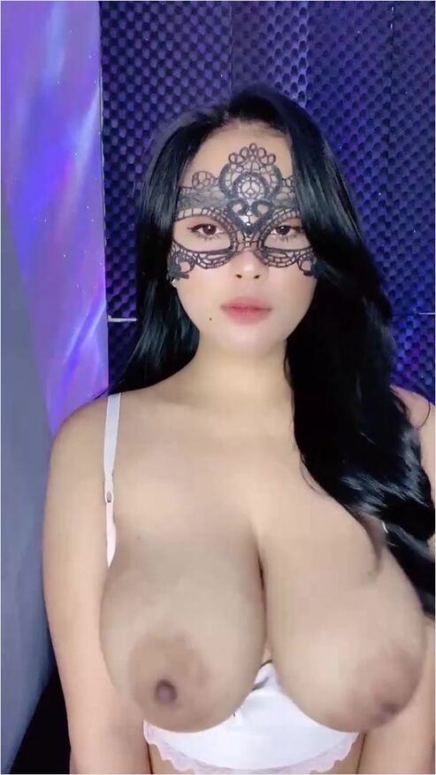 Molly Semakin Berani Show Barbar Nenen Mango