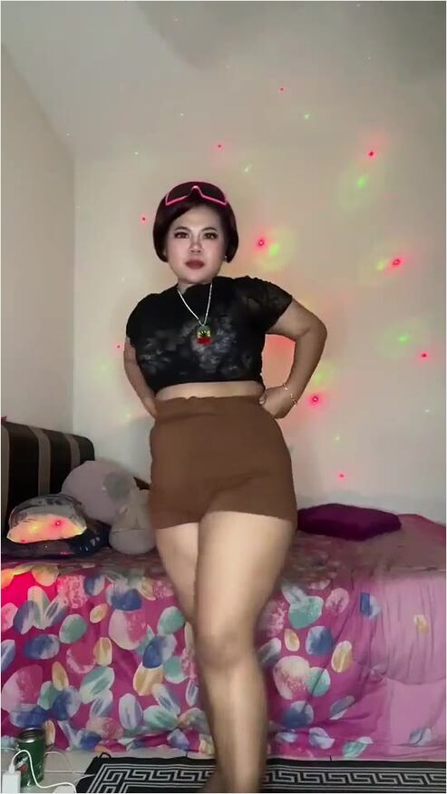Goyang Pantat Cewek Bondol Susu Tobrut Bergetar