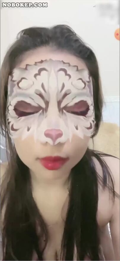 Bokep Indo Miss Debby Cantik Setengah Telanjang Live
