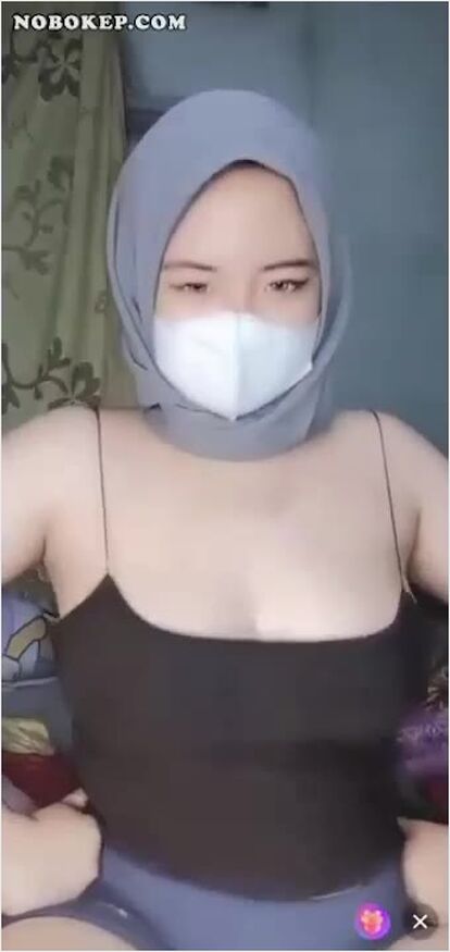 Bokep Indo Cewek Jilbab Masker Remas Susu