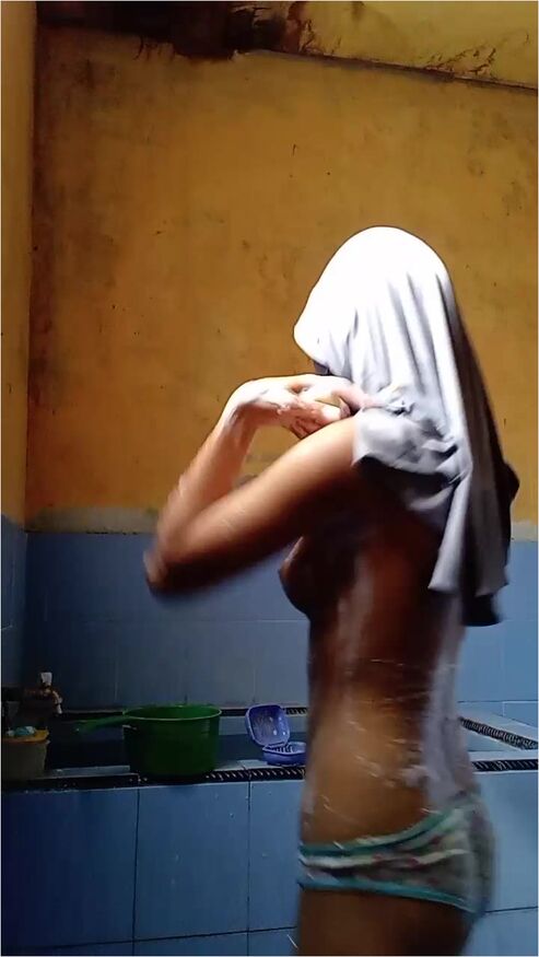 Bokep Jilbab Ukhty Queencha Mandi Telanjang Dada Id 98337495 Mango