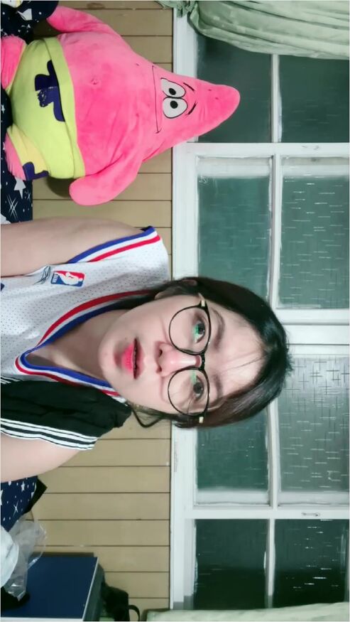Ryana Cantik Berkacamata Mulai Nakal Remas Buah Dada
