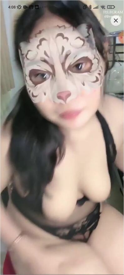 Arini Cantik Pamer Toket Selangkangan Dream Live Rare
