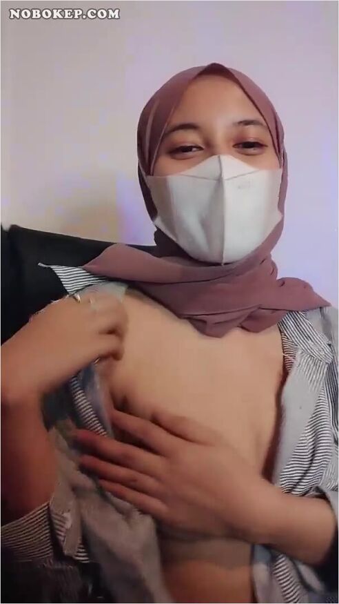 Bokep Indo Ukhti Jilbab Sugiarti Tocil Remas Toket Hot  - Simontok