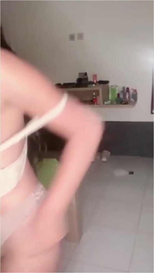 Remas Susunya Si Cantik Jembut Tipis Menggoda