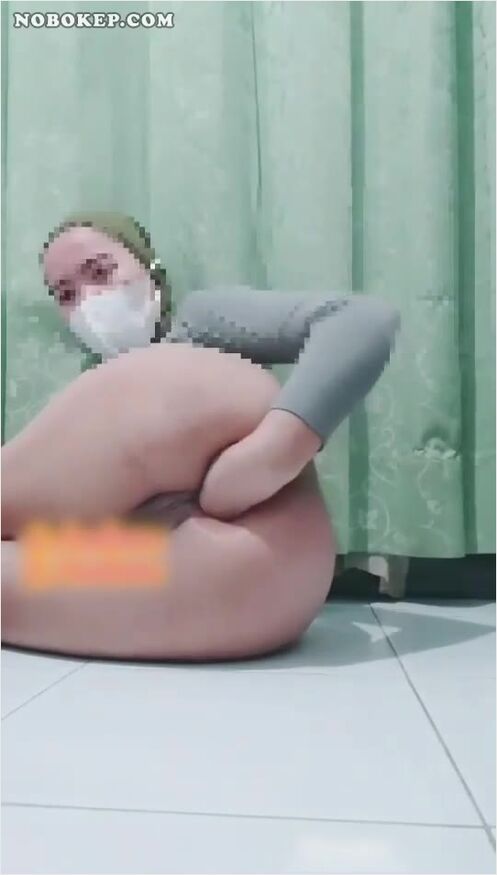 Bokep Indo Jilbabers Colok Lubang Pantat Brutal