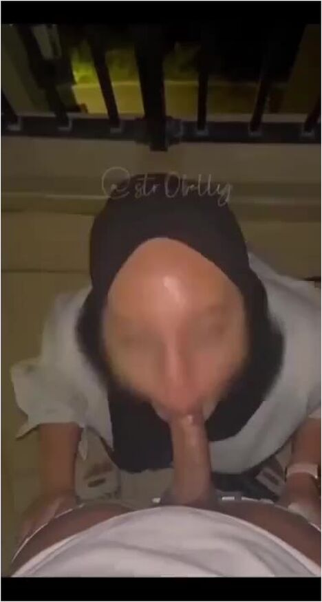 Disepong Wanita Jilbab Berkacamata Di Balkon Viral