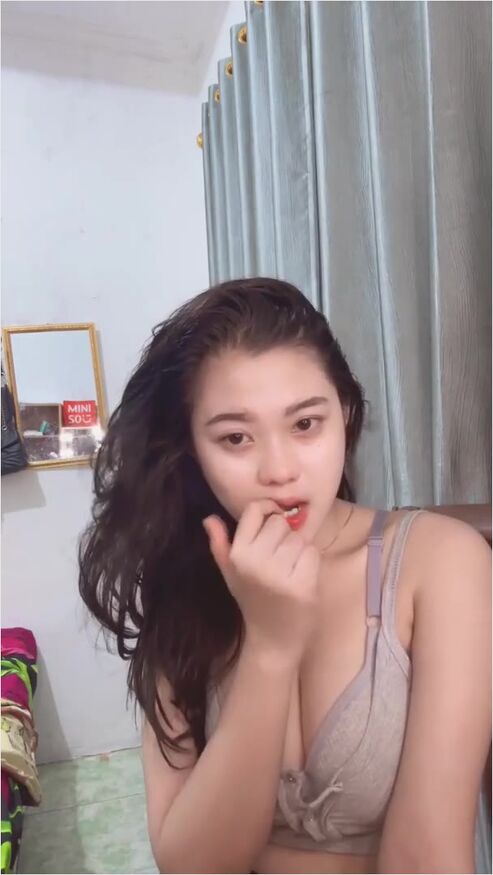 Endingnya Host Imut Pamerin Uting Nenen Dream Live