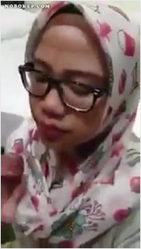 Bokep Indo Mahasiswi Jilbab Nyepong Crot Dimuka