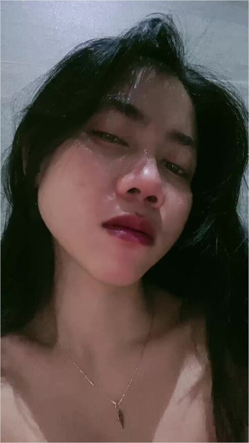 Si Cantik Ayang Pamer Memek Abis Cukur Jembut Mango