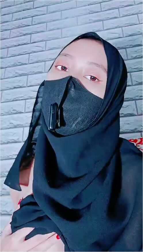 Bokep Jilbab - Si Tocil Jilbab Hitam Colmek Ngangkang Spill Meki Gundul