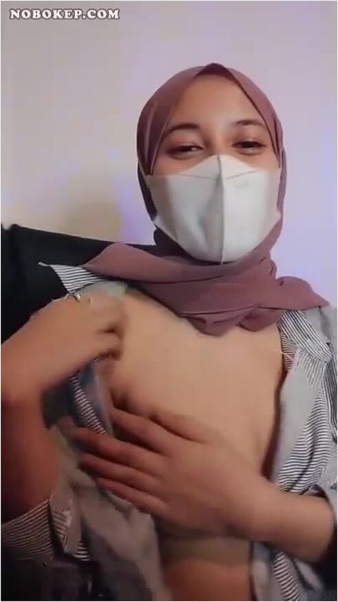 Bokep Indo Mirna Jilbab Tocil Remas Toket Desah