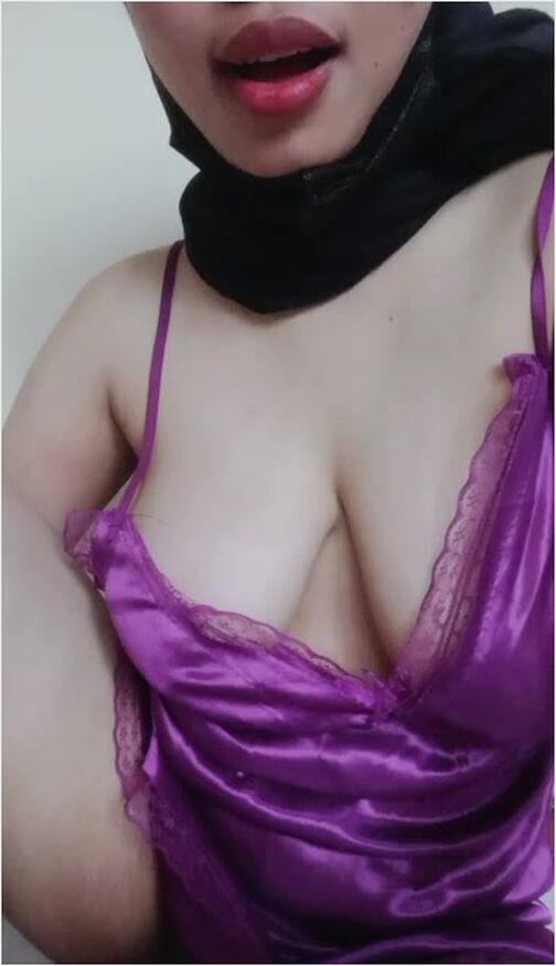Bokep Jilbab - Mamih Hijabers Lingerie Ungu Telanjang Show Menggoda Kita