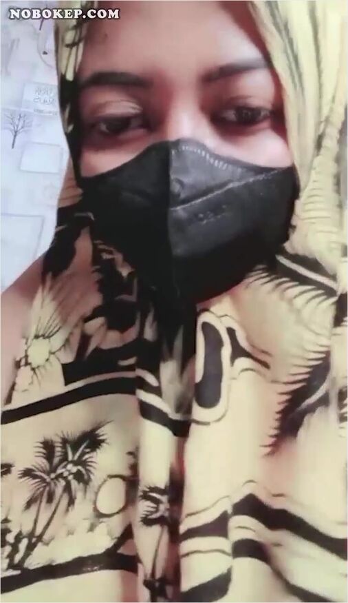 Bokep Indo Live Mbak Jilbab Kuning Meresahkan