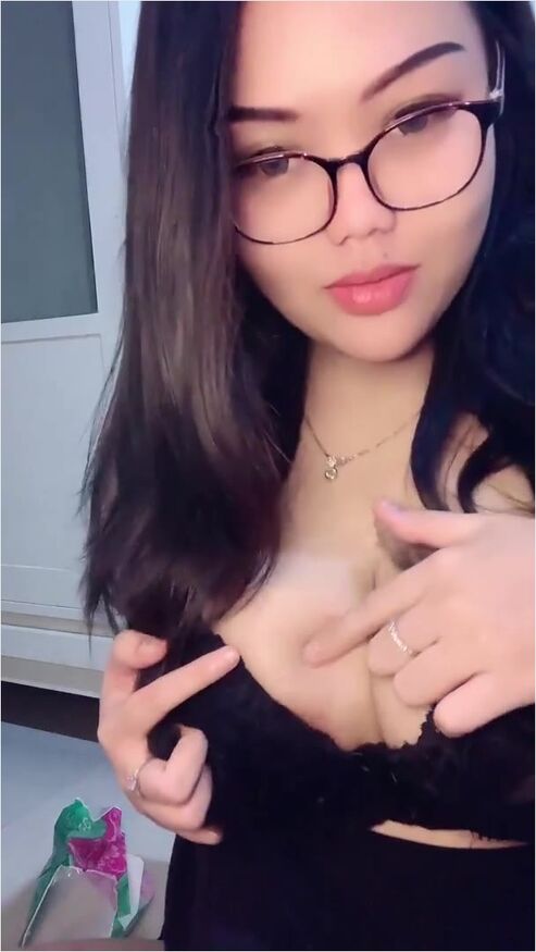 Nayasa Lagi Sange Remas Buah Dada Hot51