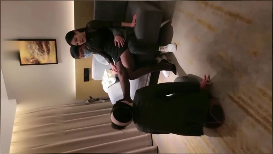 The Heroine Brings Her Lover To Teach Her Green Hat Husband Abuses Him As A Human Being