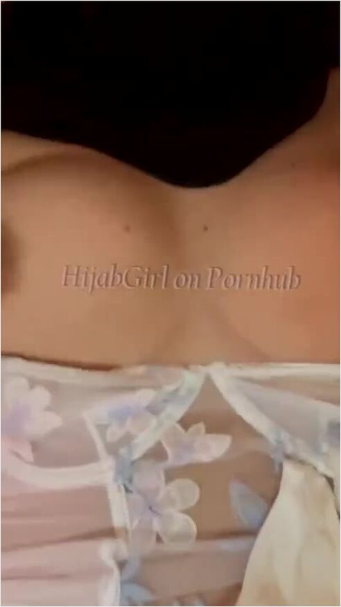 Bokep Jilbab - Ngentot Binor Tante Jilbab Hitam
