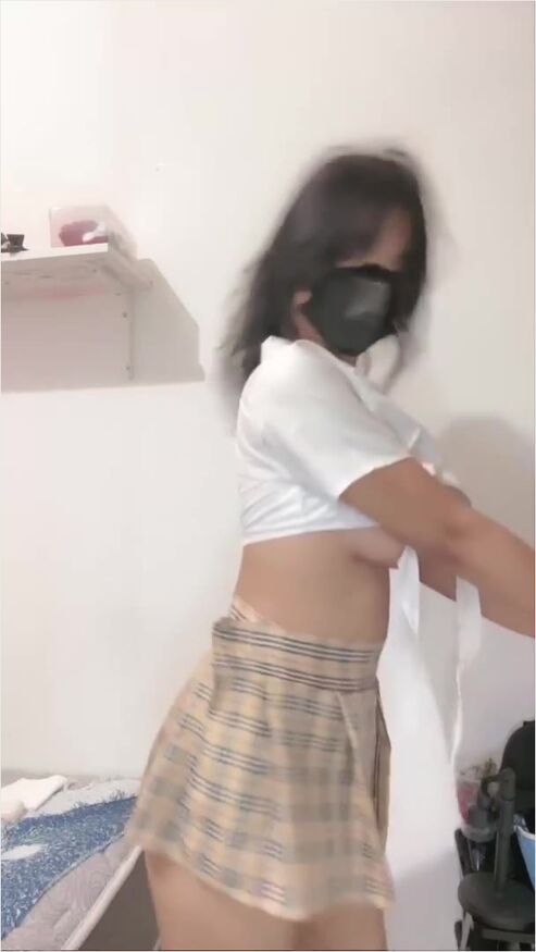 Mahasiswi Goyang Erotis Sambil Remas Buah Dadanya