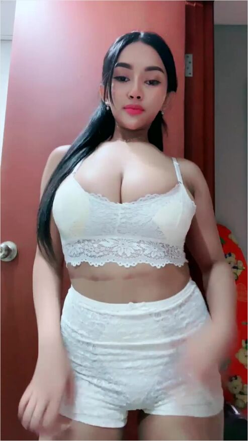Babytoge Ebot Nakal Menggoda Pamer Bokong Sexy