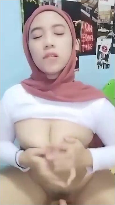 Bokep Indo Jilbab Yunita Ayu Colmek Dreamlive