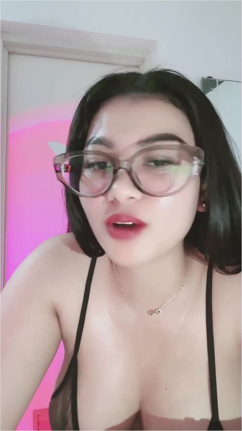 Susu Basah Si Cantik Dara Binal Idaman