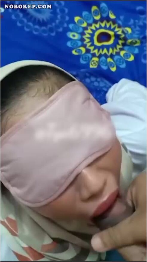 Bokep Indo Istri Jilbab Penyuka Pejuh Crotin Dimulutnya