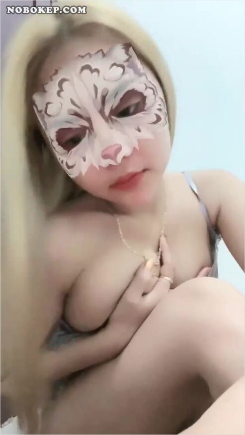 Bokep Indo Si Pirang Cute Pamerin Uting Nenen